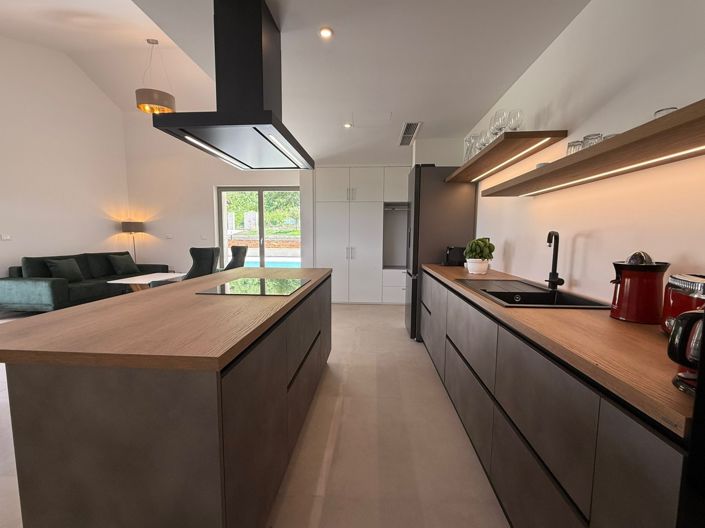 Image No.12-2 Bed Property for sale