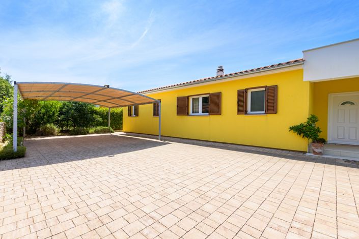 Image No.15-3 Bed Property for sale