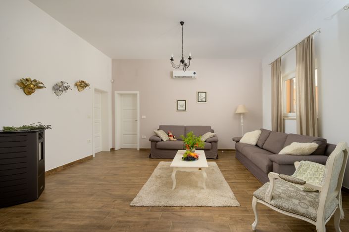 Image No.15-3 Bed Property for sale