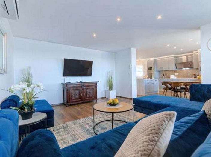 Image No.12-4 Bed Property for sale