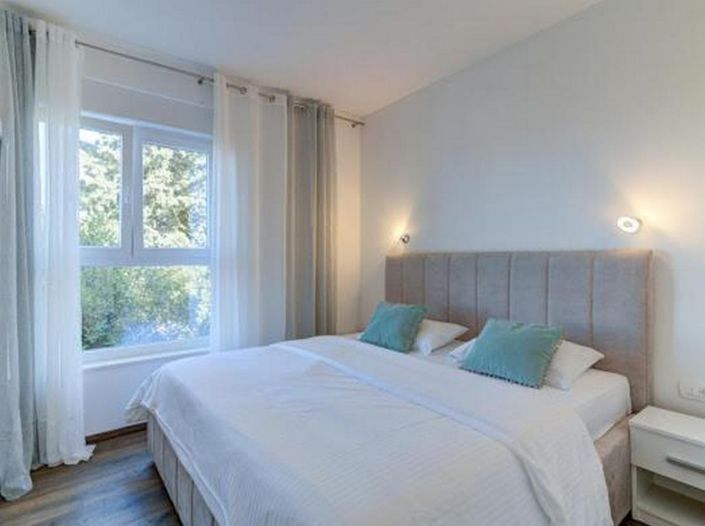 Image No.25-4 Bed Property for sale