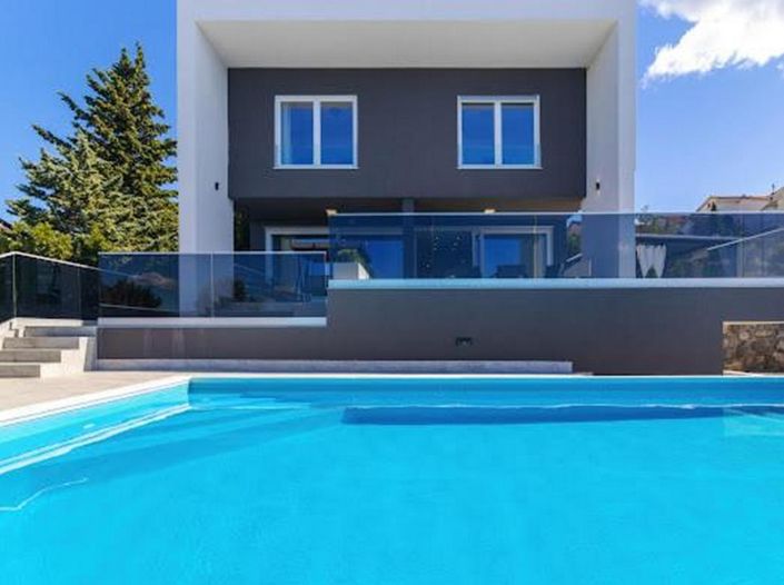 Image No.4-4 Bed Property for sale