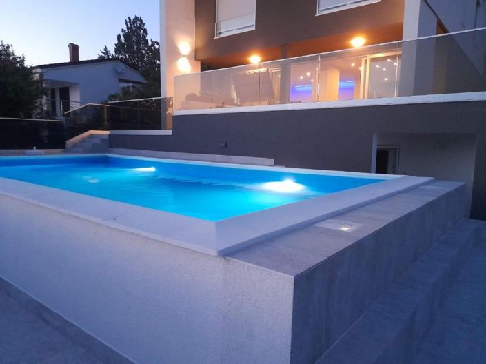 Image No.8-4 Bed Property for sale