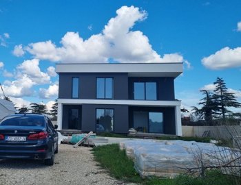 143272-548070