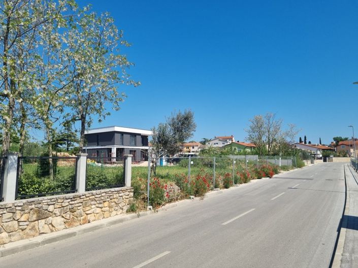 Image No.4-Propriété de 4 chambres à vendre à Štinjan