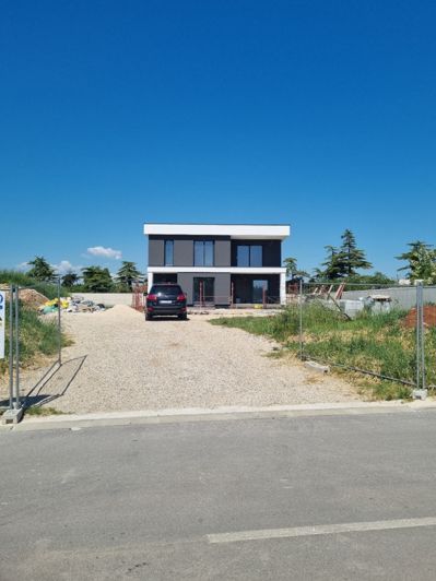 Image No.5-Propriété de 4 chambres à vendre à Štinjan