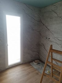 143272-548059