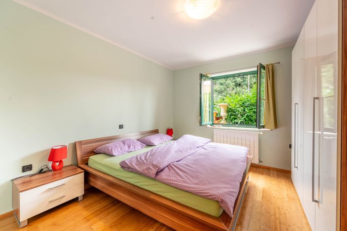 Image No.11-7 Bed Property for sale