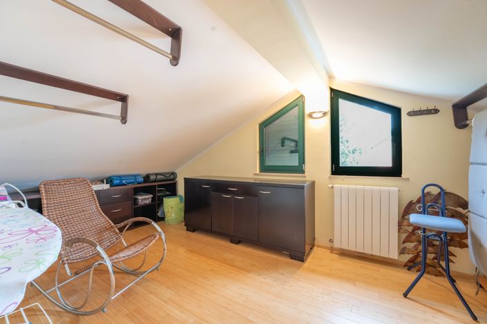 Image No.23-7 Bed Property for sale