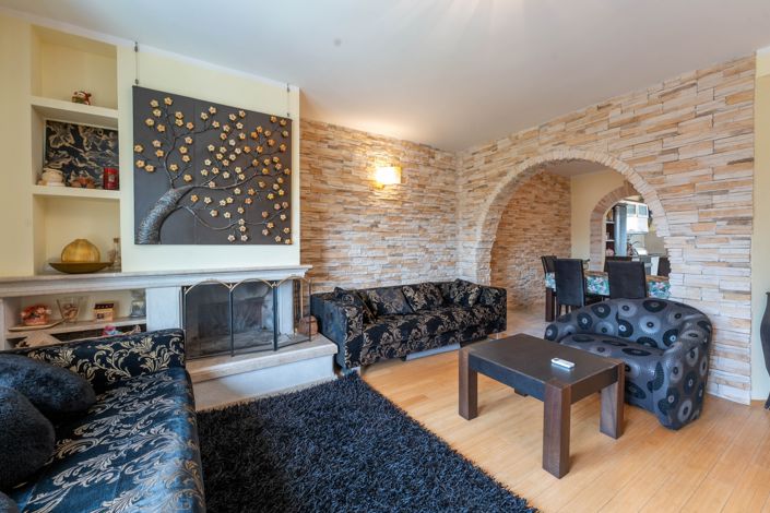 Image No.4-7 Bed Property for sale