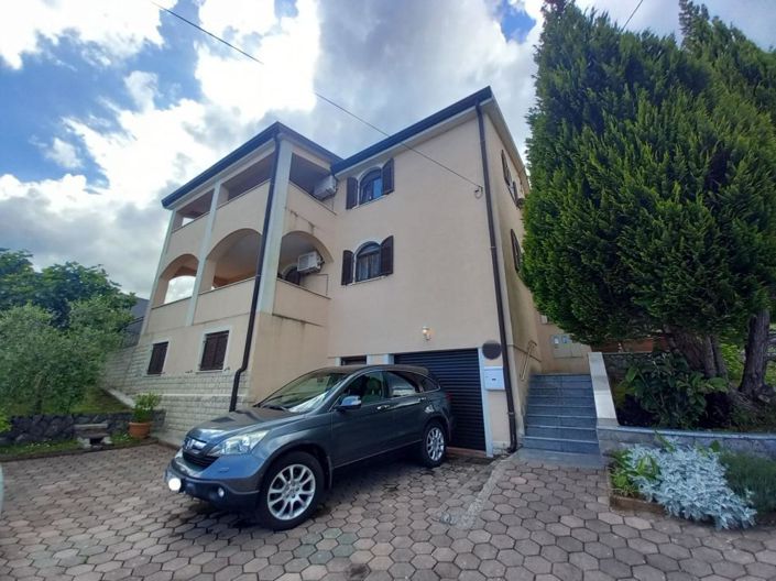 Image No.1-Propriété de 4 chambres à vendre à Croatie