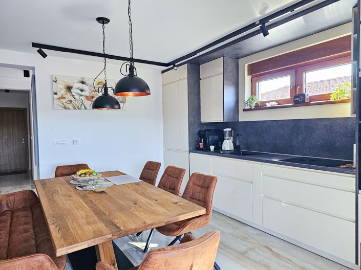 Image No.12-4 Bed Property for sale