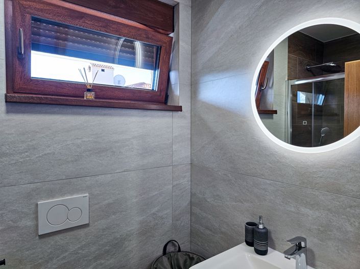 Image No.16-4 Bed Property for sale