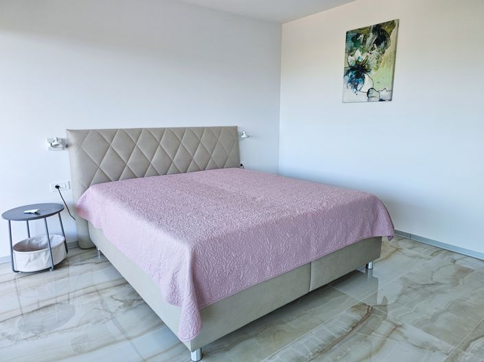 Image No.25-4 Bed Property for sale