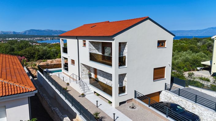 Image No.4-4 Bed Property for sale