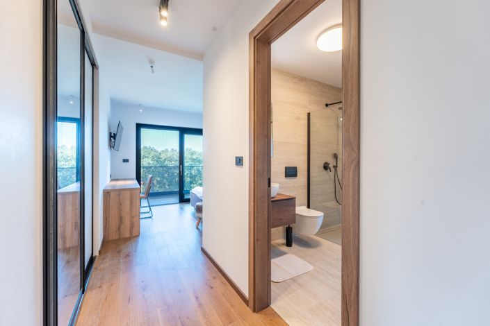 Image No.16-5 Bed Property for sale