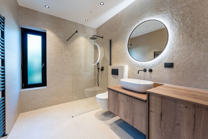 Image No.21-5 Bed Property for sale