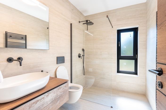 Image No.22-5 Bed Property for sale