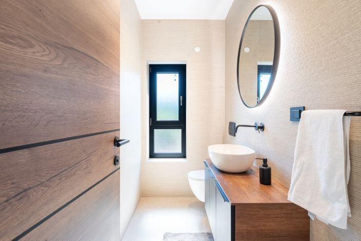 Image No.24-5 Bed Property for sale