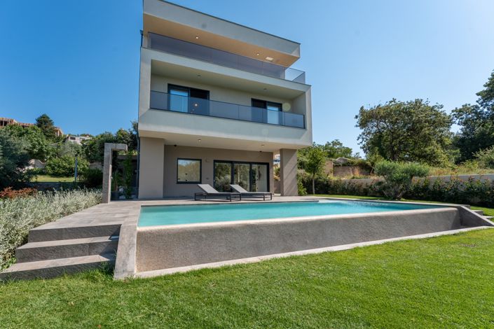 Image No.4-5 Bed Property for sale