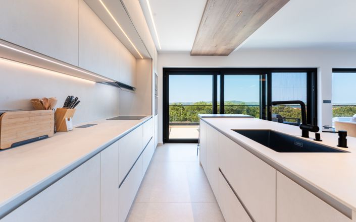 Image No.5-5 Bed Property for sale