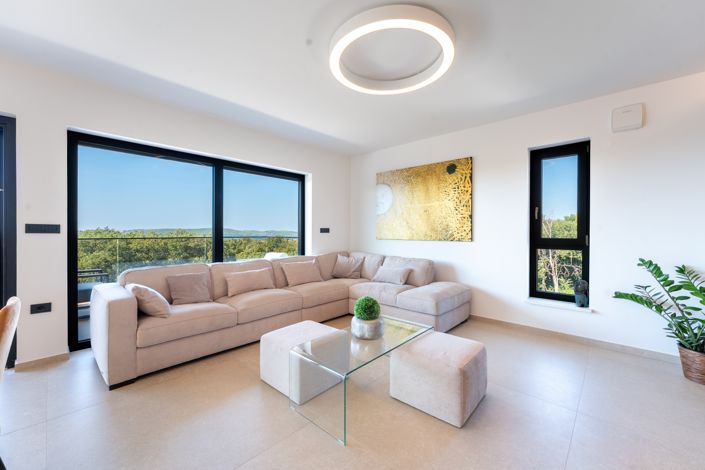 Image No.6-5 Bed Property for sale