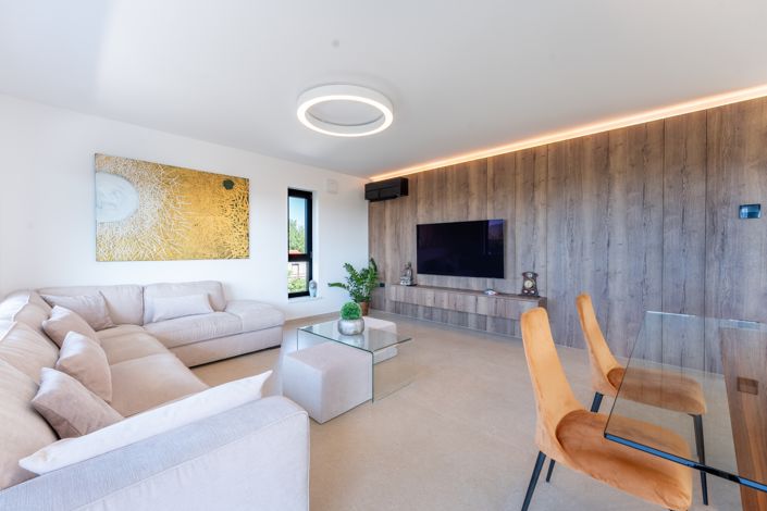 Image No.7-5 Bed Property for sale