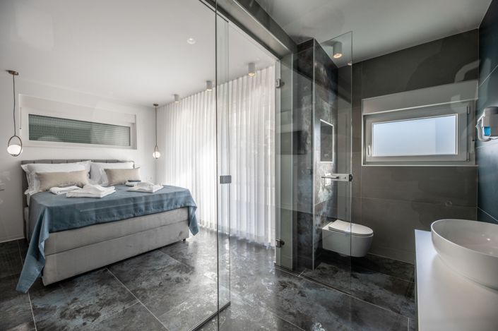 Image No.13-4 Bed Property for sale