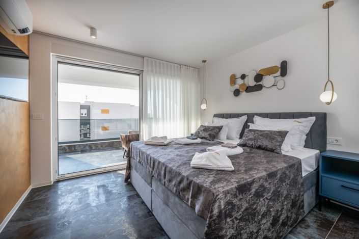 Image No.15-4 Bed Property for sale