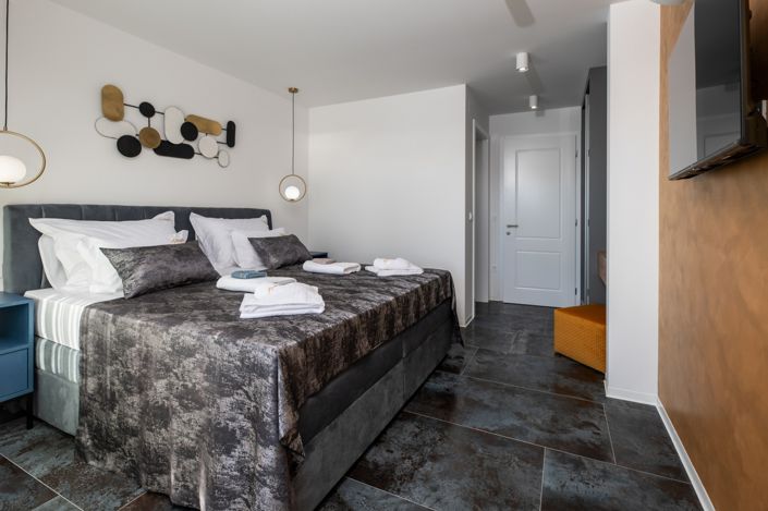 Image No.16-4 Bed Property for sale