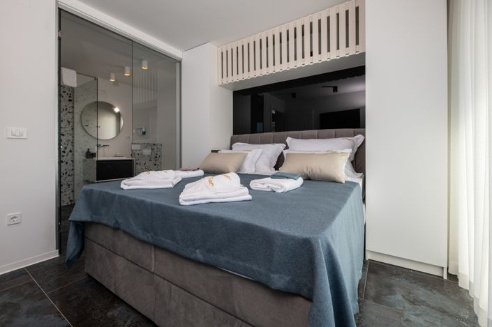 Image No.20-4 Bed Property for sale