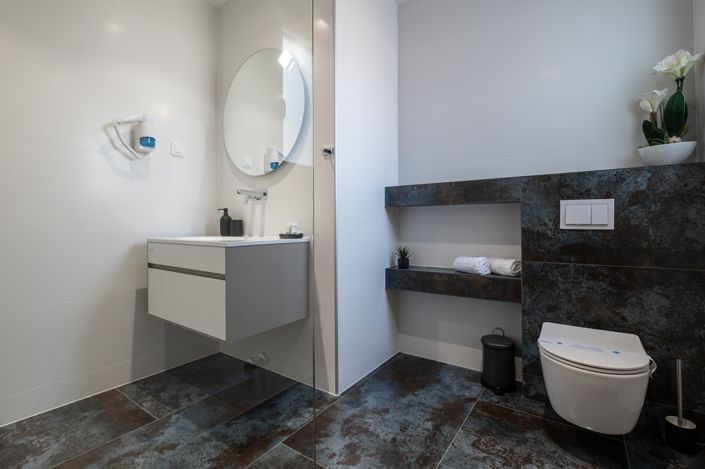 Image No.24-4 Bed Property for sale