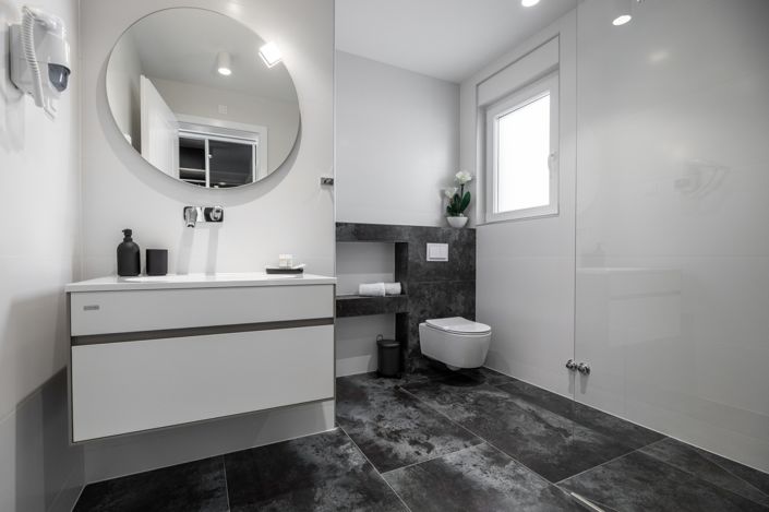 Image No.25-4 Bed Property for sale