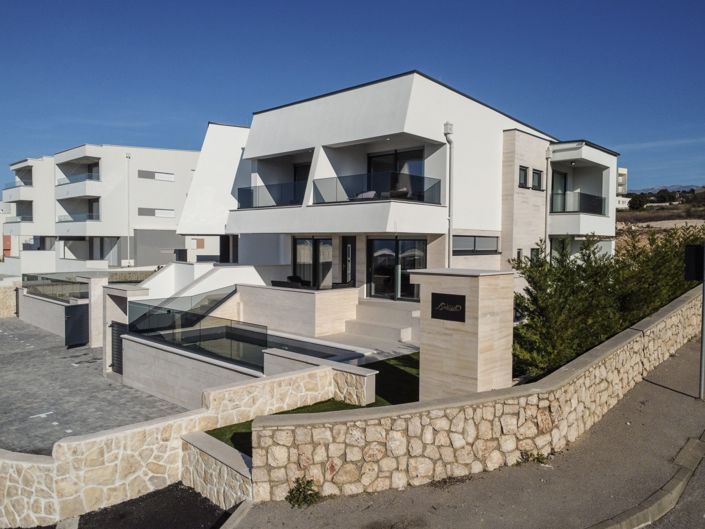 Image No.3-4 Bed Property for sale