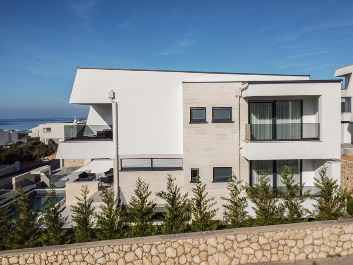 Image No.4-4 Bed Property for sale