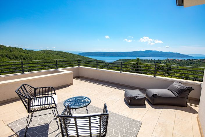 Image No.10-4 Bed Property for sale