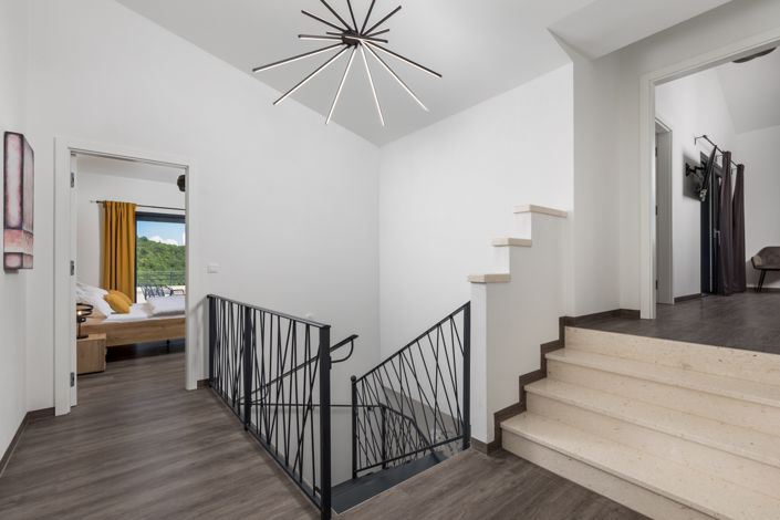 Image No.22-4 Bed Property for sale