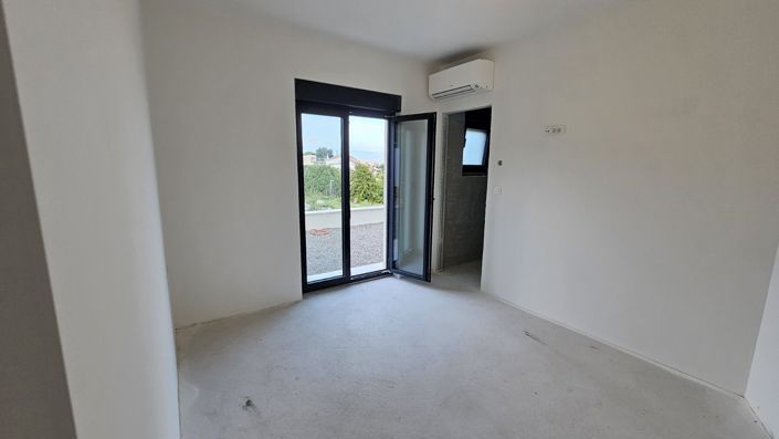 Image No.21-5 Bed Property for sale