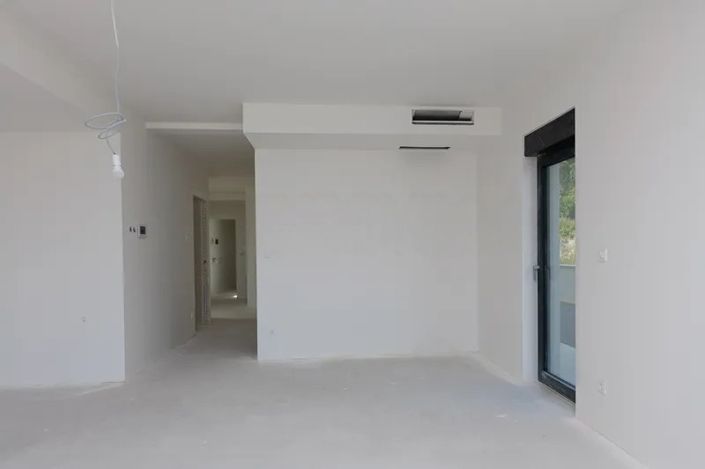 Image No.24-5 Bed Property for sale