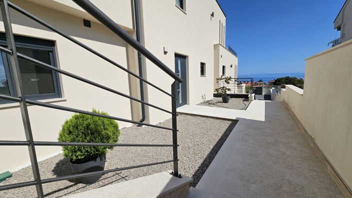 Image No.6-5 Bed Property for sale