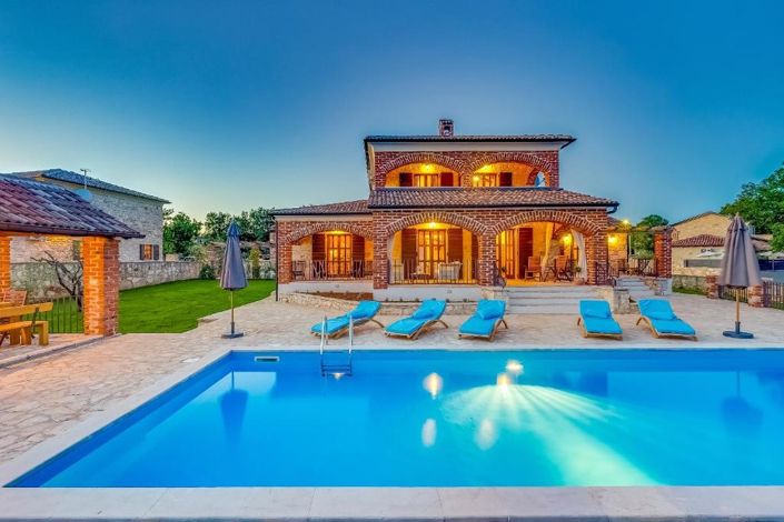 Image No.1-4 Bed Property for sale