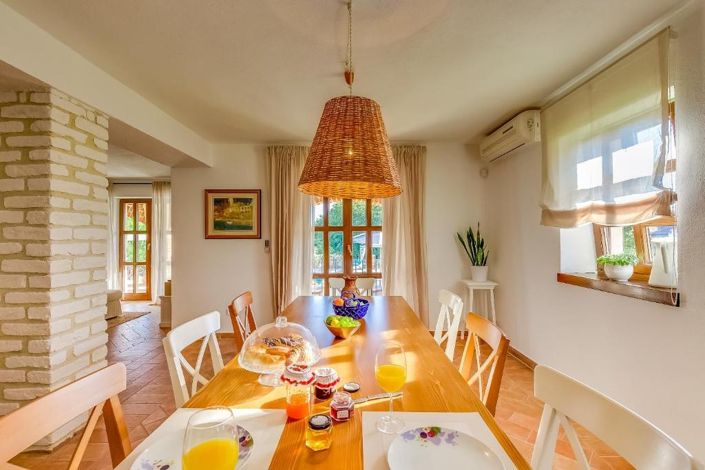 Image No.14-4 Bed Property for sale