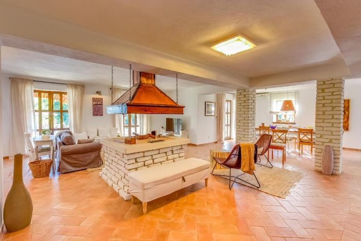 Image No.9-4 Bed Property for sale