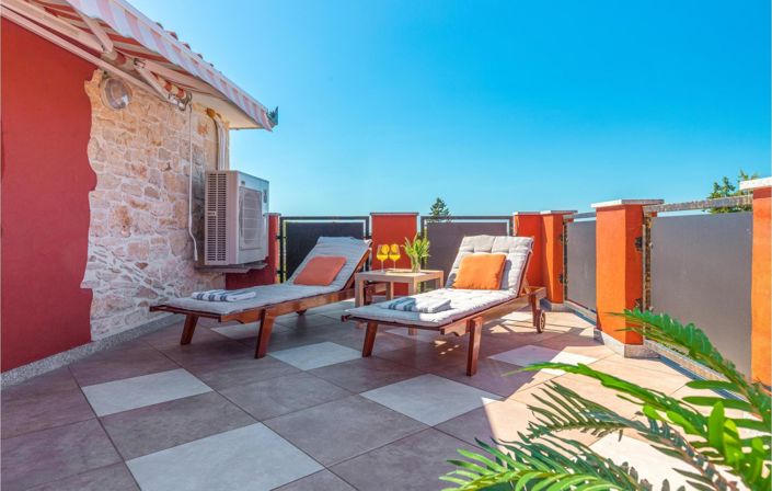 Image No.10-9 Bed Property for sale