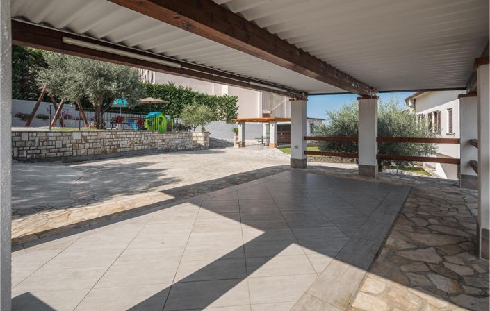 Image No.11-9 Bed Property for sale