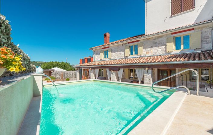 Image No.2-9 Bed Property for sale