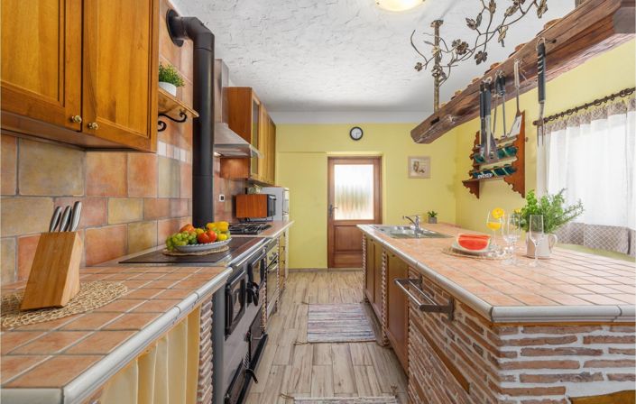 Image No.20-9 Bed Property for sale