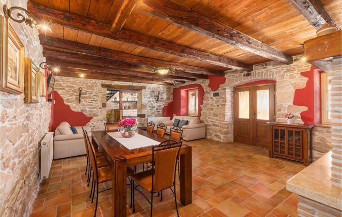 Image No.22-9 Bed Property for sale