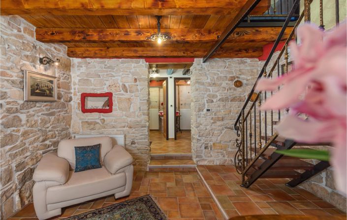 Image No.25-9 Bed Property for sale