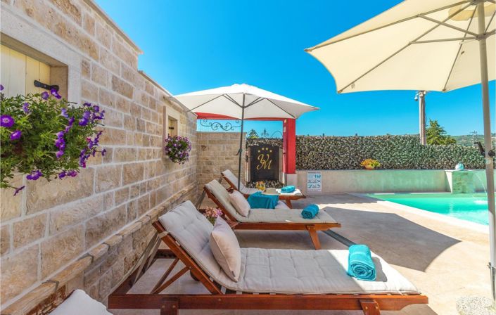 Image No.3-9 Bed Property for sale